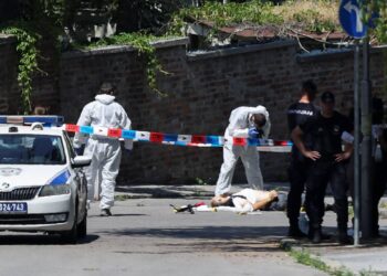 İsrail'in Belgrad Büyükelçiliği'ne tatar yayıyla saldırı: Polis memurunu okla yaralayan zanlı öldürüldü