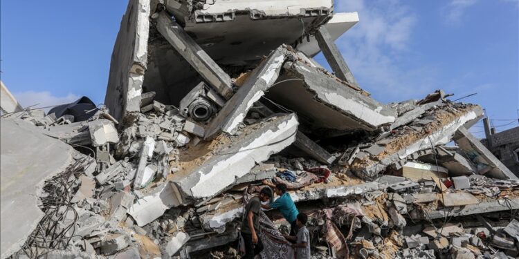 İsrail’in Refah kentinde sivillerin olduğu bir noktaya düzenlediği saldırıda 11 kişi öldü