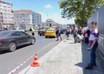 İstanbul Avcılar'da otomobil yayaların arasına daldı: 1'İ ağır 5 yaralı