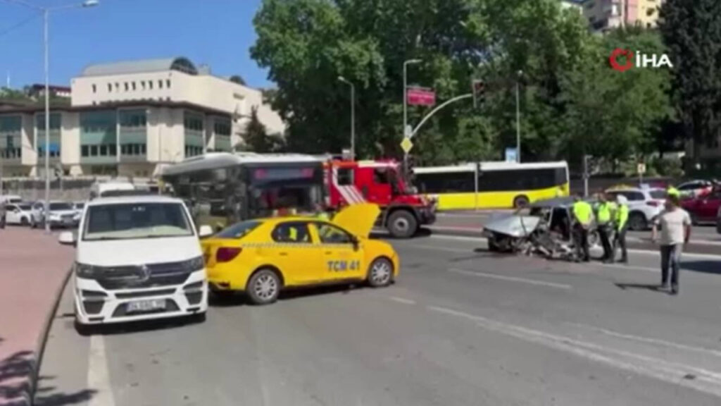 İstanbul Kâğıthane'de bayramın ilk gününde feci kaza: 5 kişi yaralandı