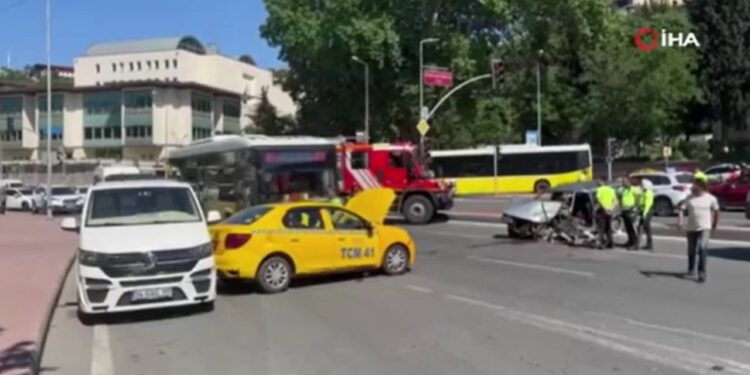 İstanbul Kâğıthane'de bayramın ilk gününde feci kaza: 5 kişi yaralandı