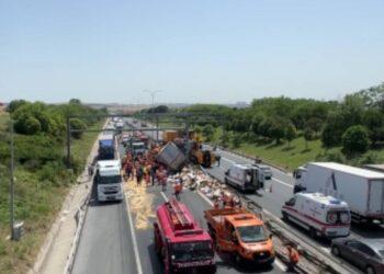İstanbul TEM'de kaza: 2 yaralı