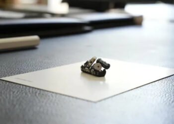 İzmir'de belediye başkanının odasından dinleme cihazı çıktı