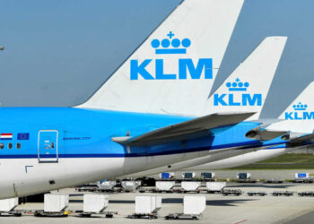 KLM uçağı havada alarm verdi: Schiphol'e geri döndü