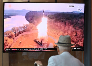 KUZEY KORE | Pyongyang çok başlıklı füze fırlatmayı başardığını iddia etti