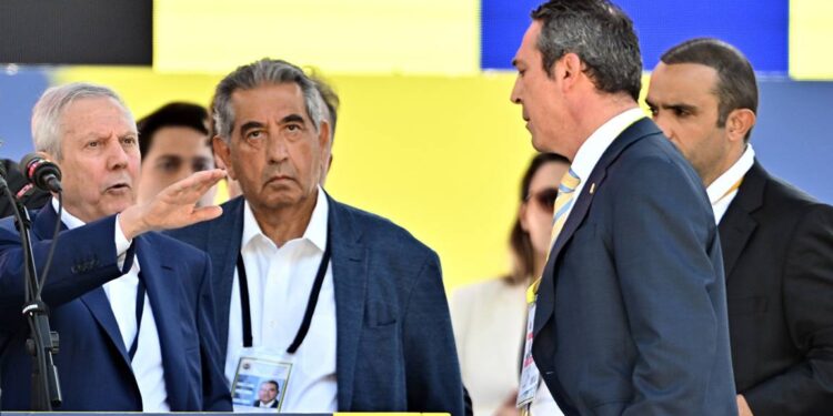 Karl Marx, “Din kitlelerin afyonudur” demişti; yaşasaydı belki listesine futbolu da eklerdi