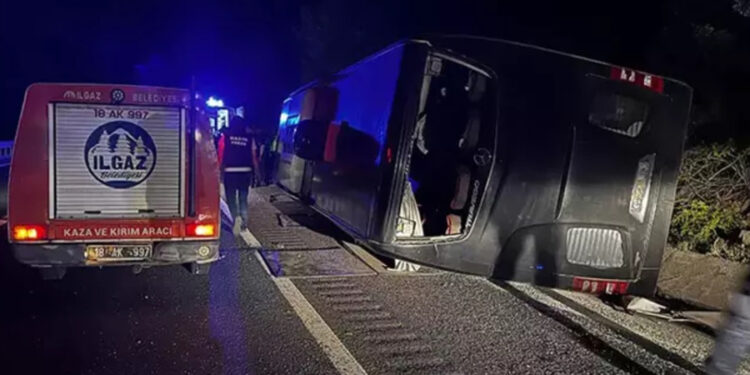 Kastamonu’da yolcu otobüsü devrildi: 10 yaralı