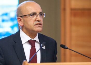 Kendisine kurtarıcı Mesih gibi bakılmasını pek de anlamlandıramıyorum; yaptığı 2 şey var