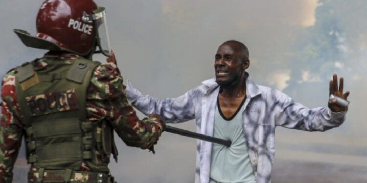 Kenya halkı 'vergi yasası' protestosu için sokağa döküldü: 1 ölü, 200 yaralı!