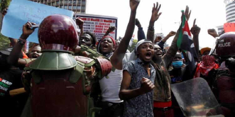 Kenya'da protestocu gençlerin zaferi: Devlet Başkanı Ruto, vergi artışı tasarısını geri çekeceğini açıkladı