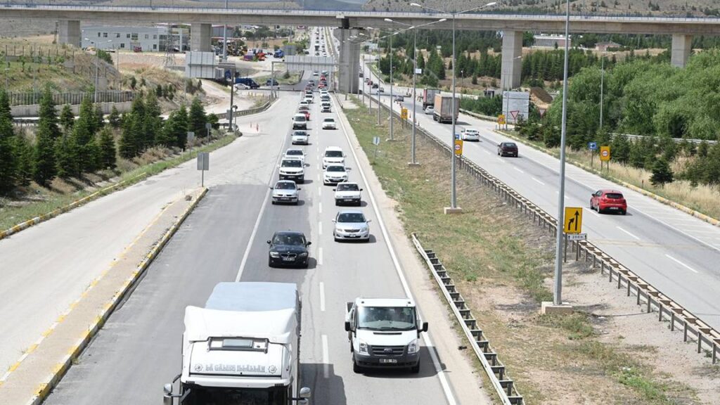 "Kilit kavşak" olarak bilinen Kırıkkale'de, bayram yoğunluğu başladı