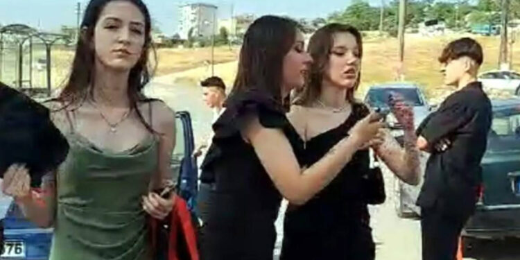 Kıyafet krizinin yaşandığı lisede bir skandal daha: Gerici vakıfların etkinliklerine katılan öğrencilerin sözlülerine ek puan!