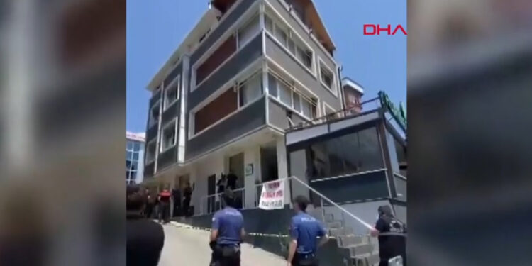 Küçükçekmece’de otele el bombalı saldırı: Saldırgan vuruldu