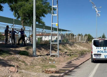 Kurban pazarında sakatat toplarken zabıta ile tartışan kişi kendini astı