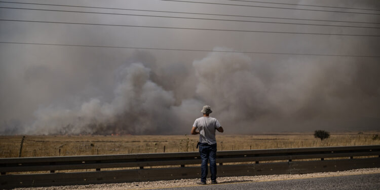Lübnan'dan İsrail'e füze saldırısı: 15 noktada yangın çıktı