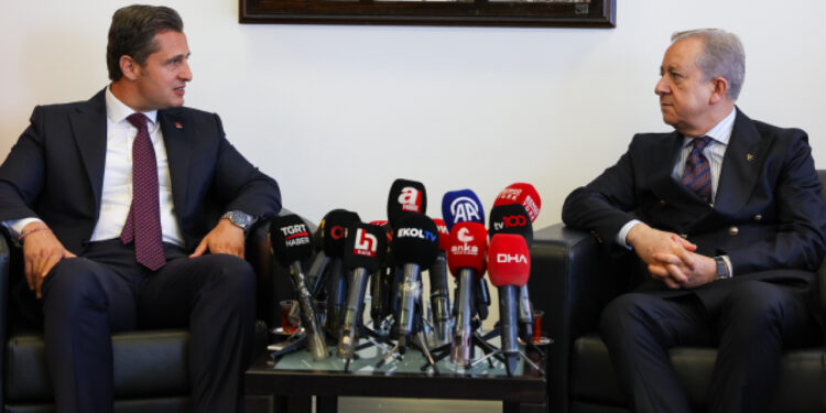 MHP, CHP'yi ziyaret etti, ılımanlaşma mesajı verildi!