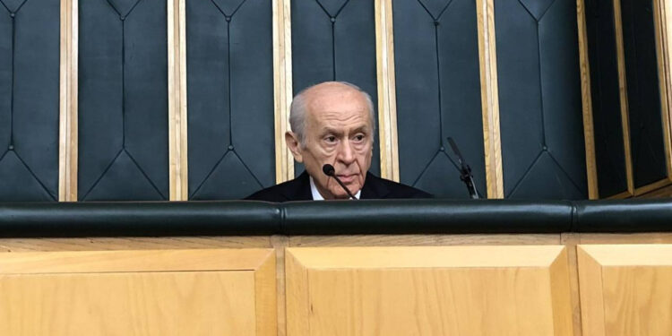 Meclis'te hareketli anlar! Bahçeli grup toplantısının ardından rahatsızlandı: Gazeteciler alandan çıkarıldı