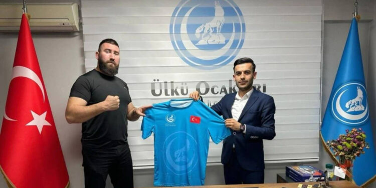 Milli boksör, mafya için iş insanını dövdü: Geçmişinde CHP ve Ülkü Ocakları ayrıntıları