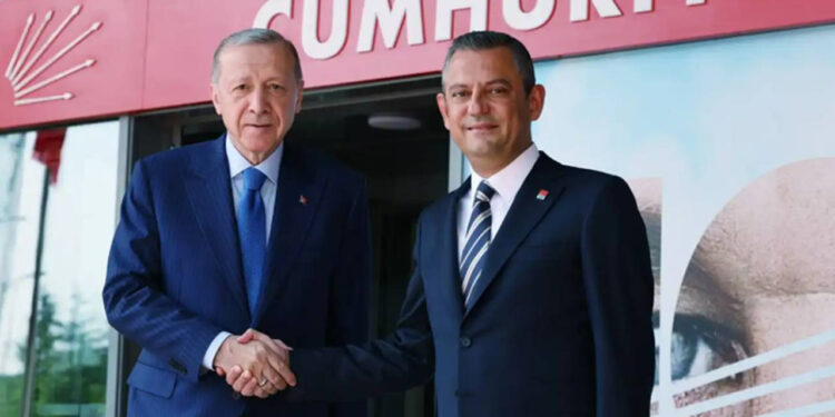 Mustafa Balbay: Eczacı Özgür Özel dozu iyi ayarlamak zorunda; aksi halde AKP, CHP’nin üstüne yıkılır!