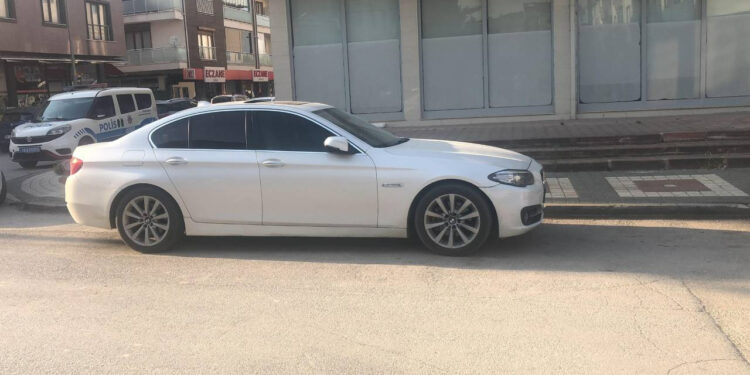 Müteahhit baba çocuğunu arabada bırakıp inşaat incelemeye gitti; 4 yaşındaki çocuk havasızlıktan öldü!