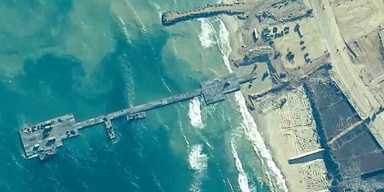 ABD: Gazze'ye kurduğumuz yüzer iskele üzerinden yardım yüklü kamyonlar karaya çıktı