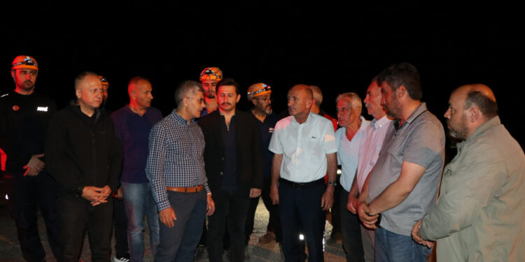 Niğde'de zincirleme trafik kazası: Aynı aileden 3 kişi hayatını kaybetti