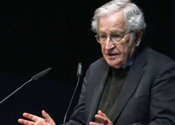 Noam Chomsky'nin eşinden 'ölüm' iddialarına yanıt