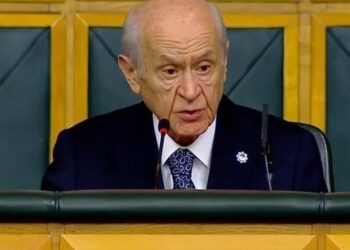 Oturarak konuşan Bahçeli, Amed Barosu'nu hedef aldı