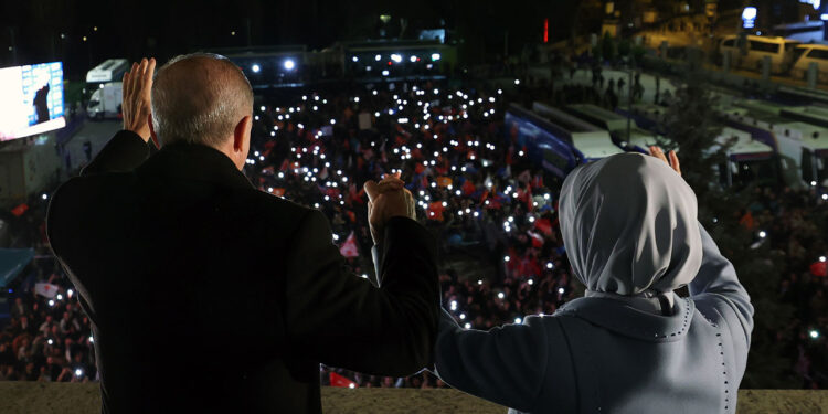 Özer Sencar uyardı: Erken seçim Erdoğan’ı yine iktidara getirir