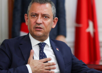 Özgür Özel'den AKP'ye asgari ücret resti: 'Çok sert tepki vereceğiz'