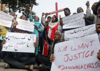 Pakistan’da linç: Bir turist, Kuran’a saygısızlık iddiasıyla öldürüldü