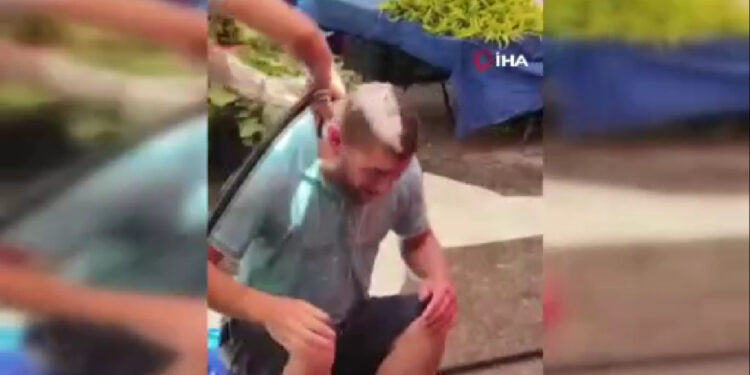 Pazarın ortasında kimseye aldırış etmeden yıkandı: Hava sıcak, denize gidemedik böyle serinledik