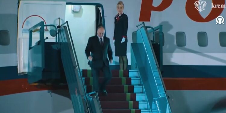 Putin, Kuzey Kore ziyaretinin ardından Vietnam'da