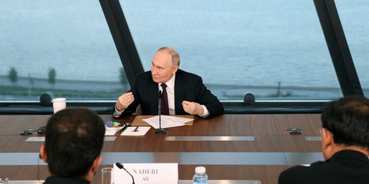 RUSYA | Putin, ‘Batı’nın çıkarlarını vuracak’ ülkelere silah gönderme tehdidinde bulundu