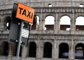 Roma Belediye Başkanı, taksi problemi için düğmeye bastı