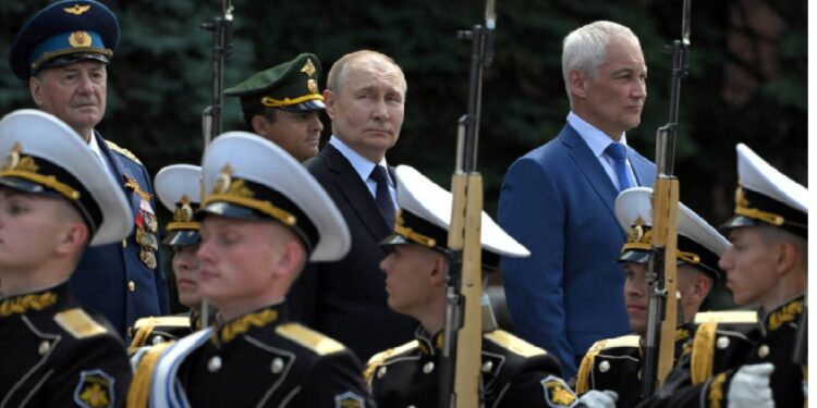 Rusya Savunma Bakanı: ABD İHA'larının Karadeniz'de faaliyetlerini artırması, Rusya-NATO çatışmasına çanak tutuyor