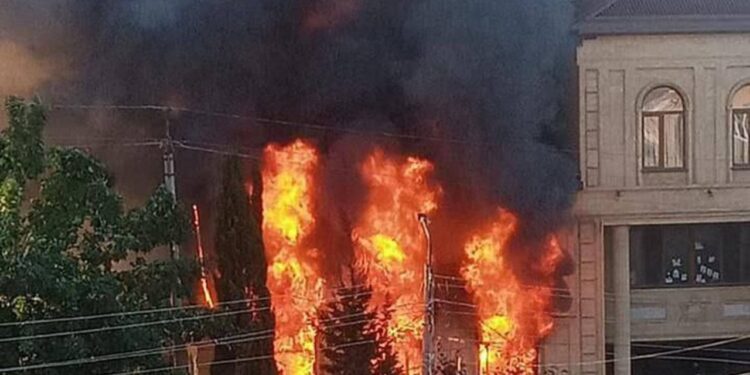 Rusya'da sinagog ve kiliseye silahlı saldırı: 7 polis ve bir papaz öldü