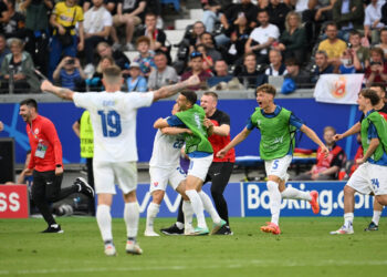 Sert geçen mücadelede Fransa 3 puanı tek golle aldı