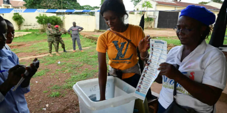 Sierra Leone'de kız çocukların zorla evlendirilmesi yasaklanıyor