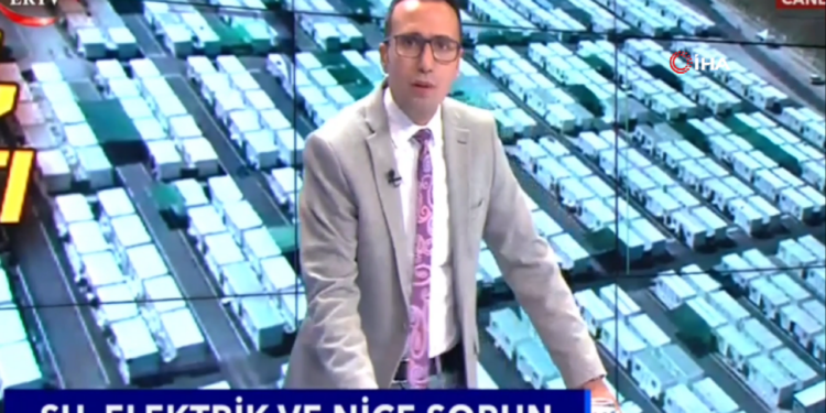 Sunucu, depreme canlı yayında yakalandı