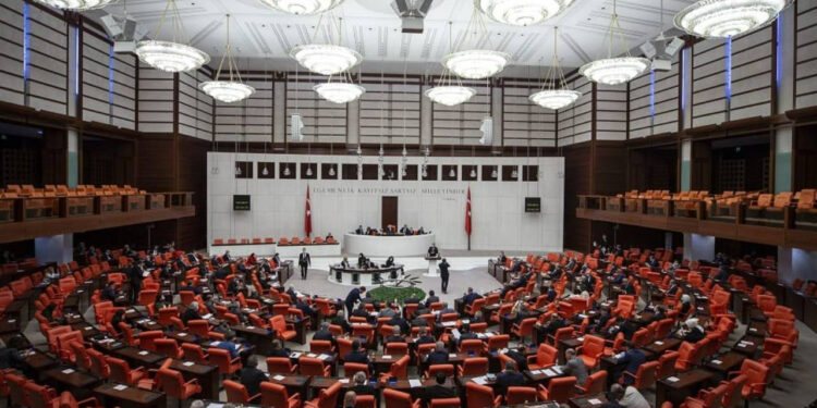 TBMM'de bayram tatili sonrası mesai başlıyor: Hangi konular görüşülecek?