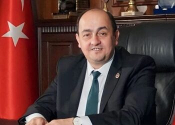 Tacizden ceza alan başkan, şikayetçi olan çalışanı işten çıkardı