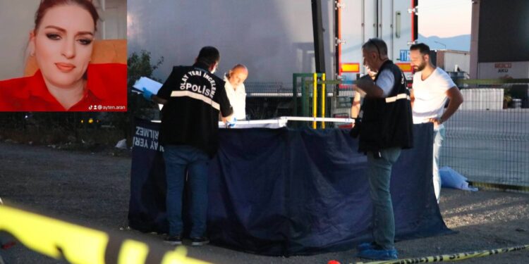 Takip ettiği eski eşinin boğazını kesip başında bekledi!