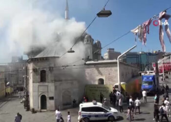 Taksim'de yangın paniği: Boya kutuları patladı