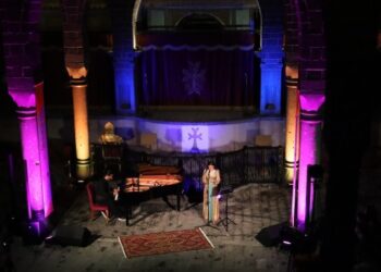 Tarihi kilisede piyano ve dengbêj dinletisi