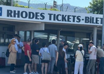 Tatilcilerin Rodos'taki kapıda vize sıkıntısı çözüldü