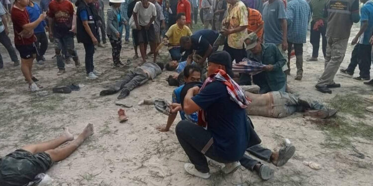 Tayland'da roket festivalinde facia: Seyircilerin üzerine düştü, çok sayıda kişi yaralandı