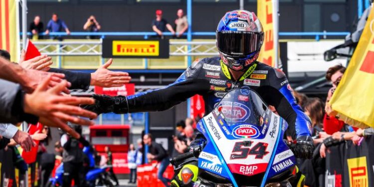 Toprak Razgatlıoğlu'ndan bir zafer daha!