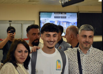 Trabzonspor'un yeni transferi Cihan Çanak, Trabzon'a geldi