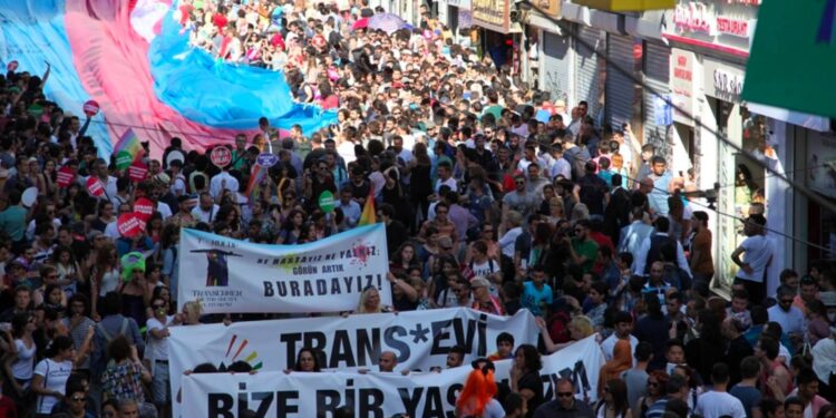 Trans Onur Yürüyüşü öncesi metro istasyonları kapatılacak